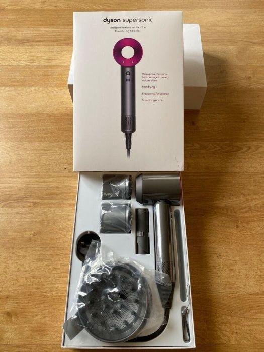 Фен дайсон вайлдберриз. Dyson упаковка. Фен дайсон hd08 коробка. Модели фенов dyson hd01. Dyson упаковка.