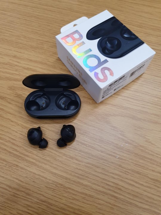 Samsung galaxy buds pro оригинал. Samsung Buds+ коробка. Samsung Galaxy Buds 94 f3. Самсунг Buds Live фото оригинала. Samsung Galaxy Buds живое фото.