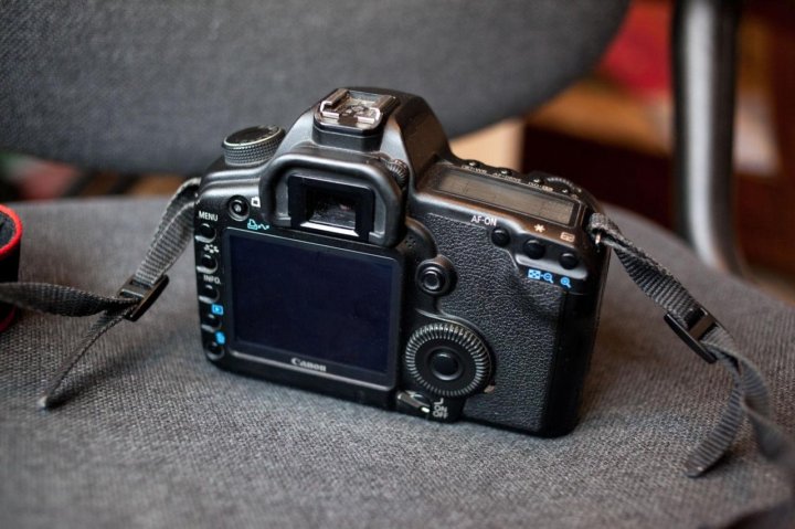 Фотоаппарат mark ii. Canon 5d II. Кэнон 5d Mark 2. Марк 2 фотоаппарат. 5д м2 фотоаппарат.