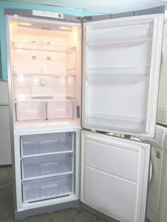 Холодильник индезит бу. Холодильник Индезит 167см. Холодильник Индезит ноу Фрост 167. Холодильник Индезит 167 см ноу Фрост.