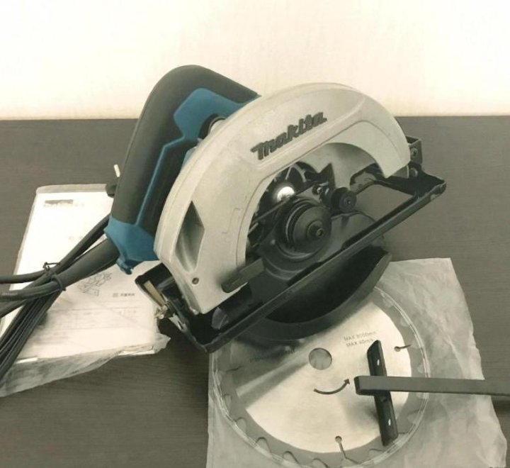 Дисковая пила обороты. Makita hs7000. Пила дисковая Makita 1200 Вт. Пила Макита электрическая дисковая по дереву. Makita циркулярная пила 150.