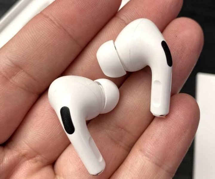 Реплика наушников. Air pods Pro 2022. Прошки наушники. Оригинальные Прошки наушники. AIRPODS Pro вблизи.