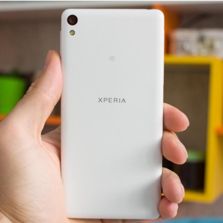 Xperia e5. Sony Xperia e5. Sony Xperia e5 f3311. Смартфон сони Xperia е5 белый. Сони Xperia e5 в руке.