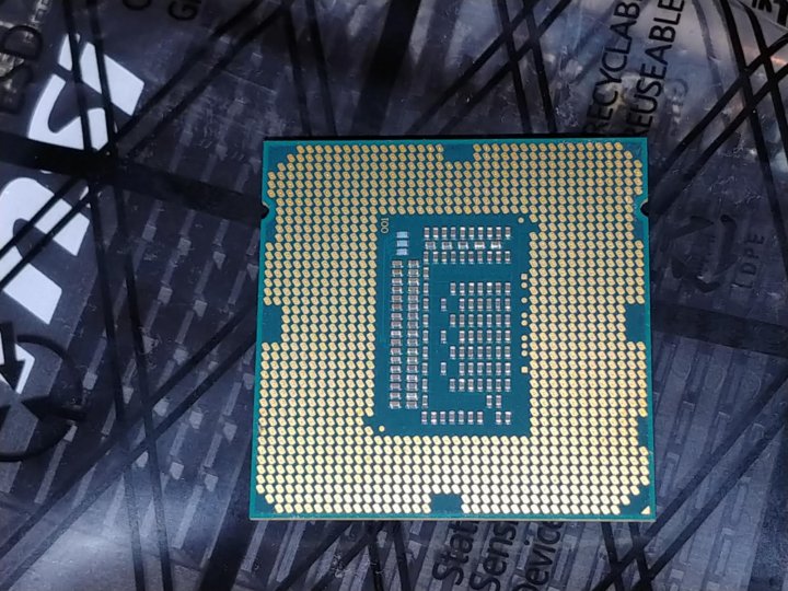 Процессор 60 градусов. I7 3770 материнская плата. AMD 18 ядерный процессор. Fclga1155 процессоры. Процессор 200 ядерного.