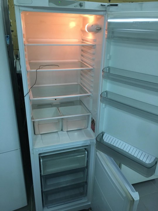 Ariston холодильник сервисный. Холодильник Аристон 9120. Холодильник Аристон 2005 год. Холодильник Аристон 1985 г. Холодильник Аристон 36000 рублей.