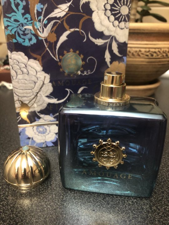 Amouage figment отзывы. Amouage Figment. Amouage Figment woman. Amouage Figment man. Амуаж фигмент женский в руках.