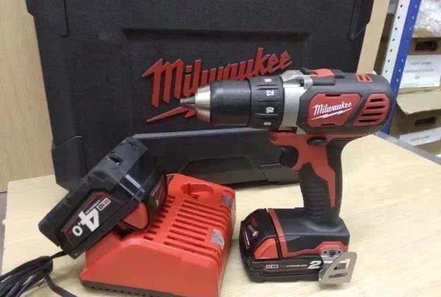 Milwaukee m18 bdd. Шуруповерт Милуоки м18. Шуруповерт Милвоки м 18. Аккумулятор шуруповерт Milwaukee m18 BDD-0 50 Н·М из Москва.