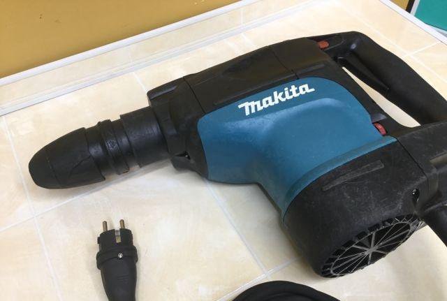 Makita перфоратор hr 4501 c. Makita HR 3200. Перфоратор Makita HR-3200с б/у сломанный. Перфоратор Макита 4003 б/у. Перфоратор Makita hr3200c бу.