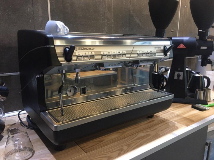 Кофемашина 2 группы nuova simonelli. Кофемашина Simonelli Appia. Nuova Simonelli Appia gr VРЕЖИМ программирования. Nuova Simonelli Appia Старая. Кофемолка f 64 e Black.