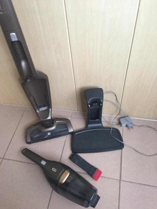 Пылесос вертикальный беспроводной electrolux ergorapido. Пылесос вертикальный электролюкс беспроводной эргорапидо. Пылесос ручной handstick electrolux eer77mbm. Пылесос electrolux eer77mbm. Пылесос ручной handstick electrolux eer77mbm.