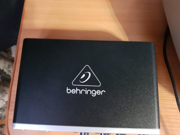 Звуковая карта behringer umc202