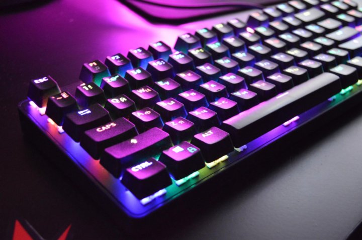 Клавиатура dexp blazing pro rgb. DEXP Blazing Pro RGB. Клавиатура дексп блейзинг про. Клавиатура Blazing Pro RGB. Клавиатура Qcyber Dominator TKL.