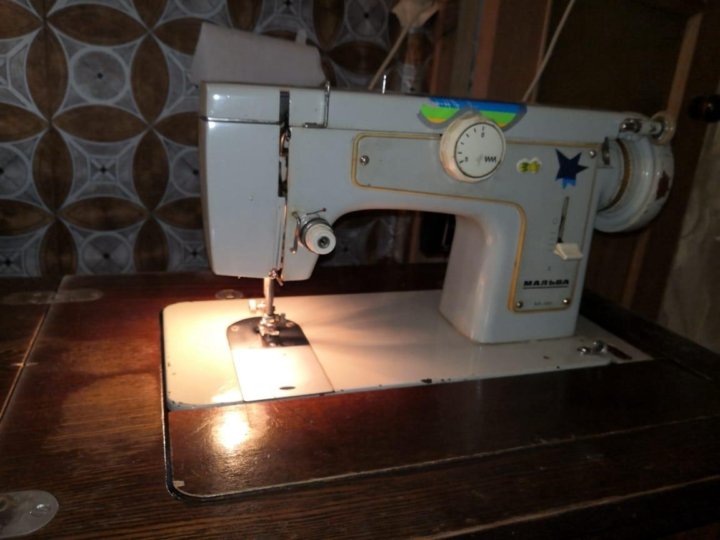 Отдам швейную машинку
