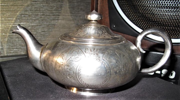 Чайник алладин. Заварочный чайник серебро 84 с костяной ручкой. Чайник алладин 16566. Чайник алладин с длинным.