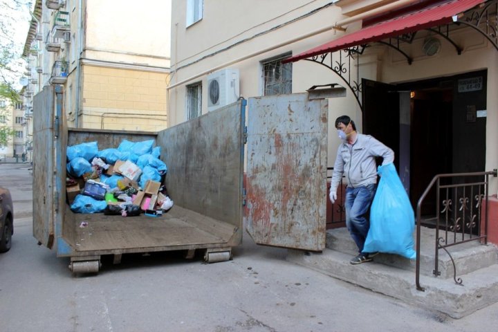 Вынос дивана из квартиры на помойку