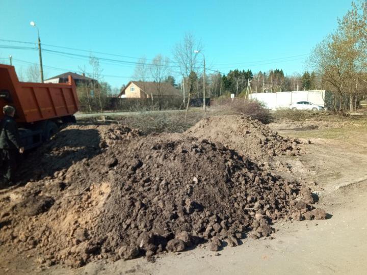 Приму грунт. Плодородный грунт Переславль Залесский. Землю приму на подсыпку бесплатно. Переславль-Залесский земля песок щебень.