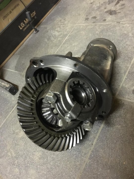 Таблица пары редуктора ваз 2123. Редуктор заднего моста ваз 2123 нива шевроле. Задний редуктор ваз 2123 на авто. Редуктор заднего моста нива шевроле 2123. Редуктор заднего моста нива тревел.