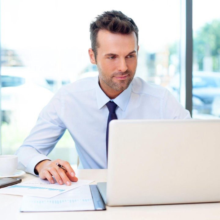 Kristina bucur bussines development manager. Accountant фото. From manager. Деловой мужчина. Мужчина в офисе.