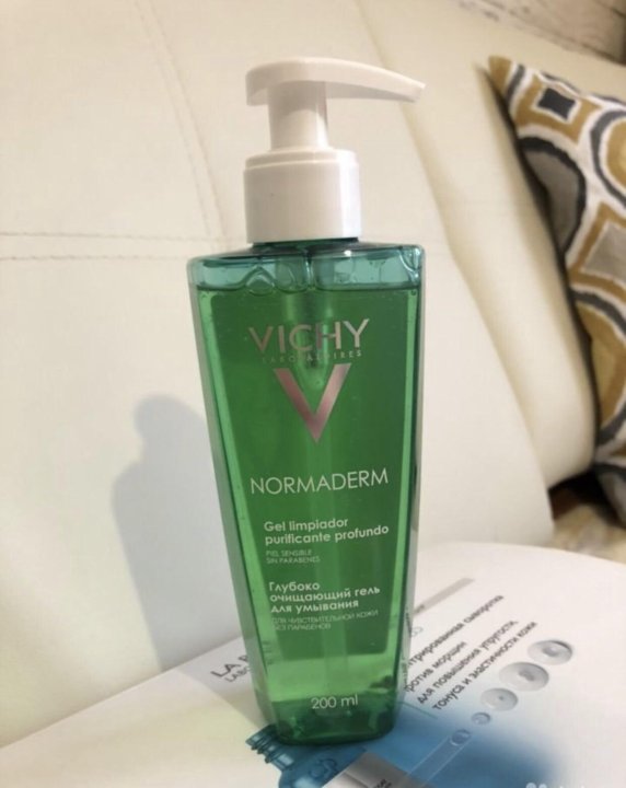 Гель для умывания normaderm. Vichy Normaderm гель. Виши Нормадерм гель очищающий 200мл. Vichy гель для душа. Очищающий гель с кислотами виши.