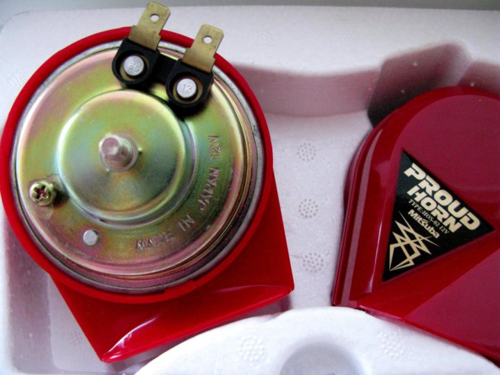 Звуковой сигнал двухтональный. Сигнал воздушный st-1019c. Сигнал горном. Горн гудок. Mitsuba щетки.