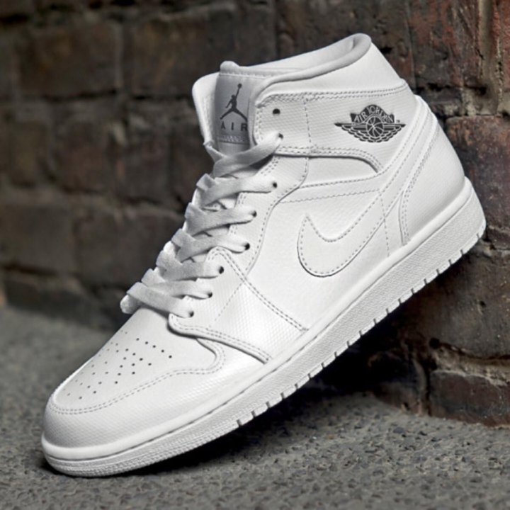 Retro white. Air Jordan 1 Mid White. Nike Air Jordan 1 White. Nike Air Jordan 1 Mid White. Air Jordan 1 Mid белые.