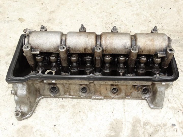 Ваз 2107 головка клапан. Ваз 2107 головка клапан. Головка ваз 2107 толкатель клапанов. Головка блока цилиндров двигателя ваз 2101. Головка блока цилиндров ваз 2107.
