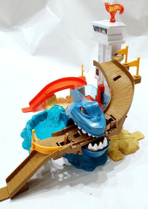 Hot wheels атака акулы