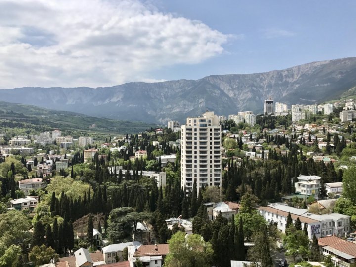 Кирова 106 ялта. Таврическая 2 ялта. Поселок горный ялта арка. Ялта ул горная. Ялта ул горная.
