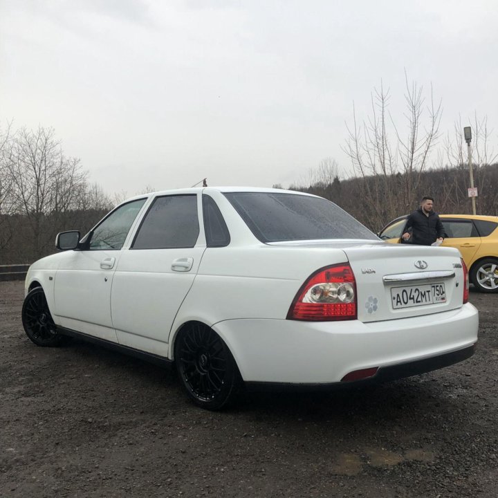 Цвет краски приора. Приора хэтчбек 2010 года. Приора смоленск. Авито ваз приора москве. Цвет краски приора.