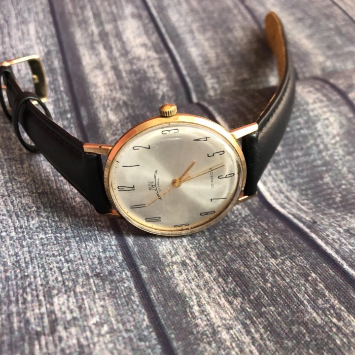 Часы полет элита золотые. Наручные часы полет-хронос 2806/3036003. Часы маркс. Полёт делюкс часы. Часы перелет классик.