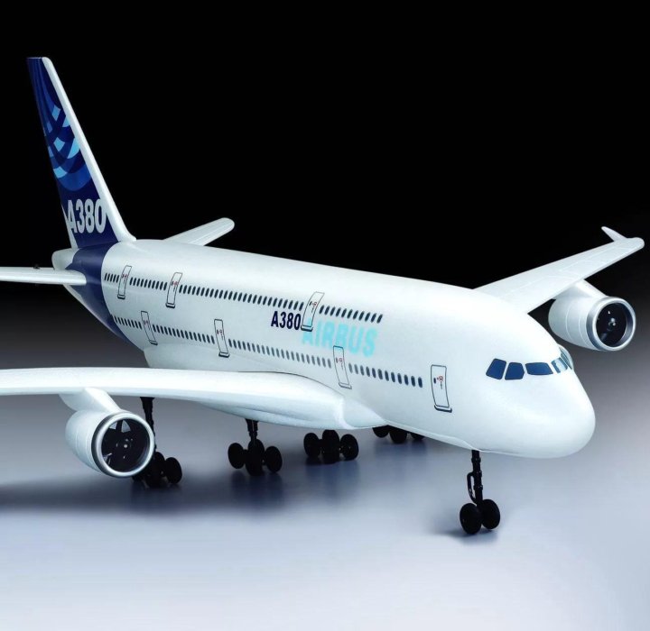 модель airbus a380. модель самолета аэробус а380. модель самолета airbus a380 emirates. а380 revell 1/144. самолёт emirates а380 модель.