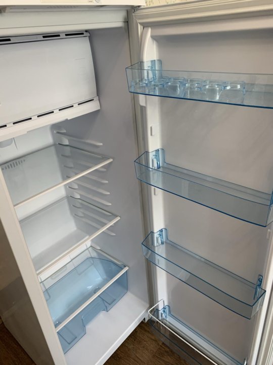 Холодильник бирюса 110 купить. Холодильник Бирюса 110. Бирюса 110 задняя панель. Музлатгич Biryusa b-110. Бирюса 110 холодильник ждет своего покупателя.