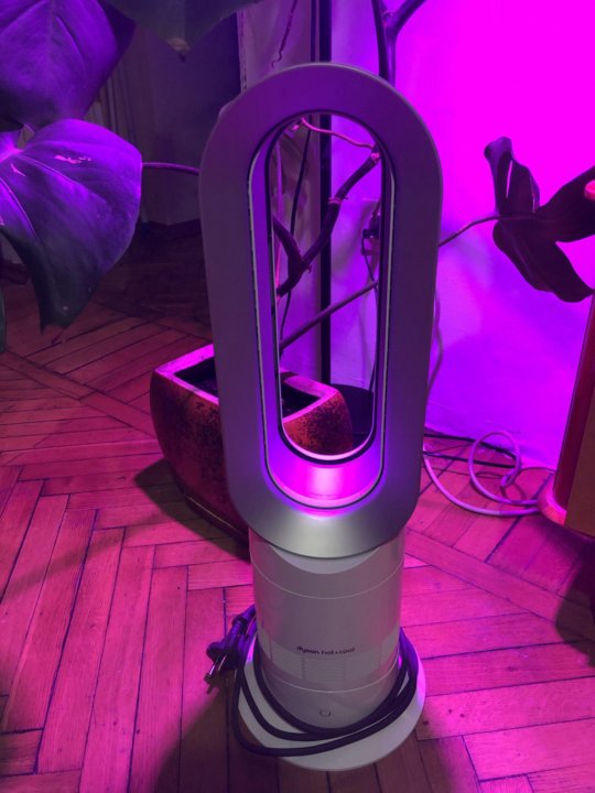 Dyson am09 hot cool. Обогреватель Дайсон тепловентилятор. Тепловентилятор керамический Dyson am09. Ам09 Дайсон тепловентилятор. Тепловентилятор вертикальный напольный Дайсон.