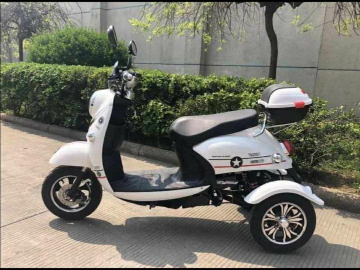 Трехколесный скутер 2010 Piaggio