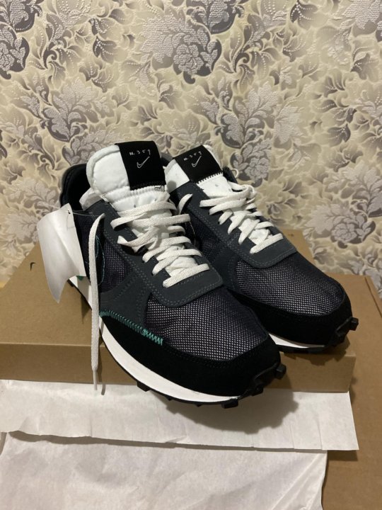 nike daybreak type black menta