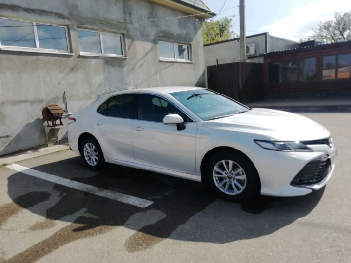 Toyota Camry 2019 белый перламутр