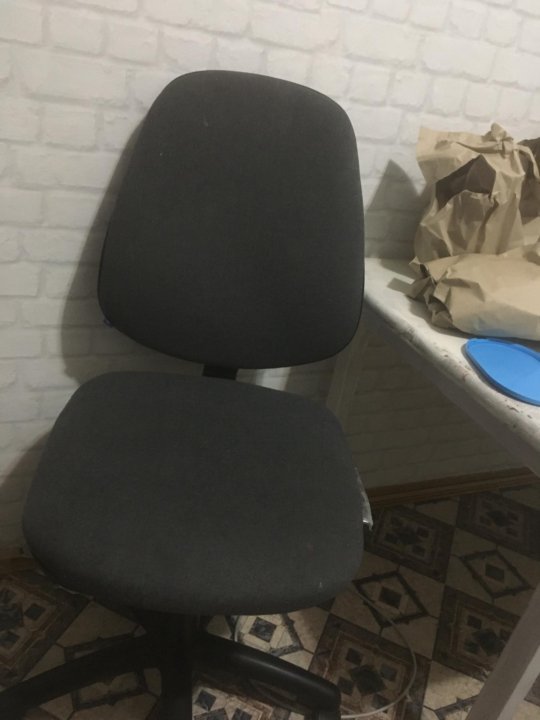 Кожаное кресло в офис