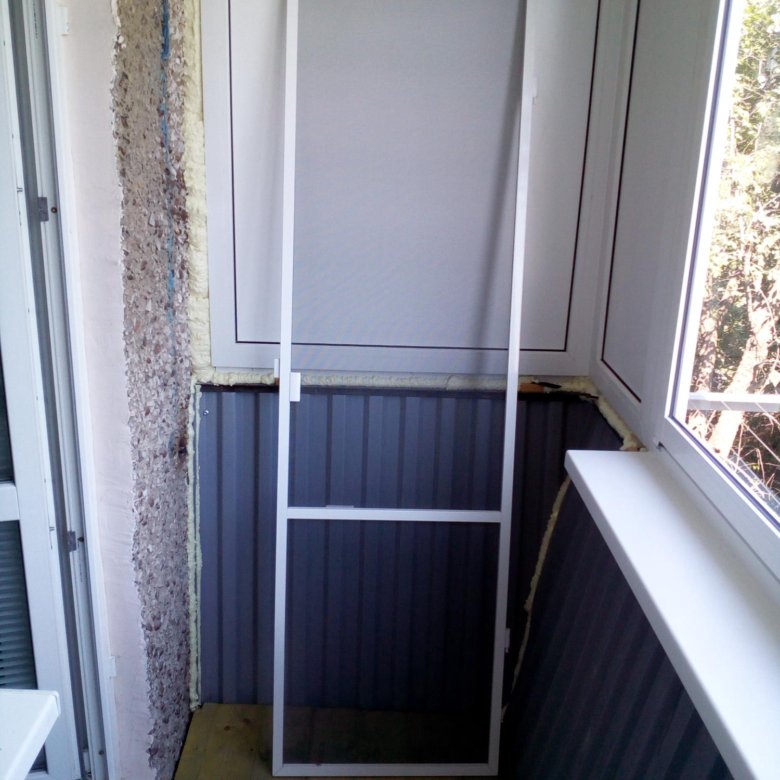 Открывающаяся сетка на балконную дверь