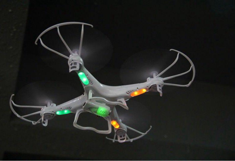 Подсветка квадрокоптер. Квадрокоптер Syma x5c. Подсветка для квадрокоптера. Дизайнерский квадрокоптер. Предметы в виде дронов