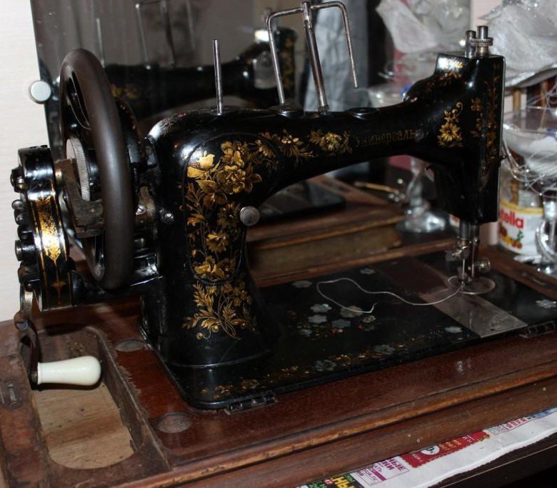 Купить продать швейную машинку. Антикварная швейная машинка veritas. Немецкая антикварная швейная машинка Веритас. Веритас швейная машина антиквариат. Немецкие Швейные машины.
