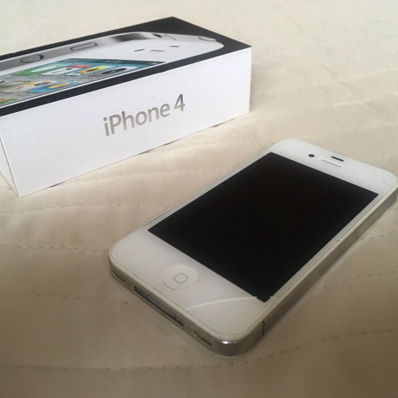 Iphone 4 восстановленный. Айфон 4 в руке.