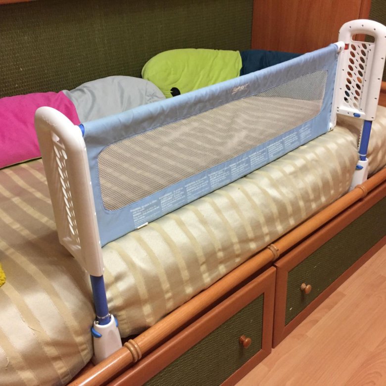 Бортик для кровати ребенка купить. Бортик защитный Safety 1st. Safety 1st барьер на кровать. Ограничительный бортик для кровати. Бортик для детской кровати.