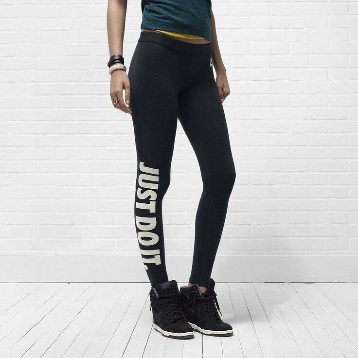 Какие лосины лучше. Легинсы Nike. Лосины спортивные женские Nike just do it. Just do it лосины бирюзовые. Лосины найк с полосками.