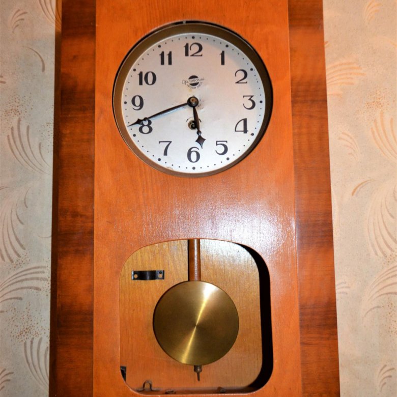 Часы 60 х. Советские часы на стену. Часы 60х годов настольные. Советские часы в современном интерьере. Советские настольные часы.