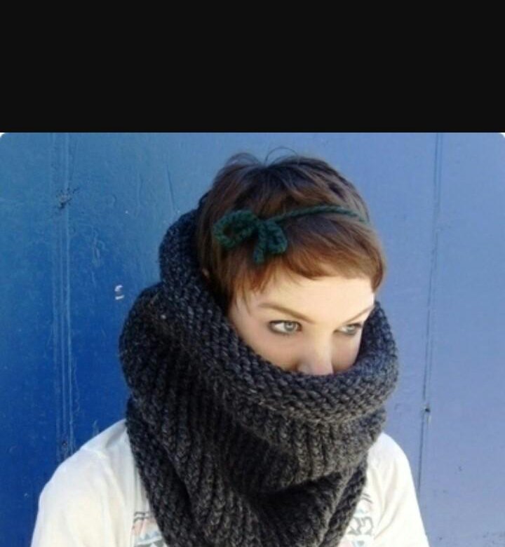 Как называется вязаный шарф который одевается через голову