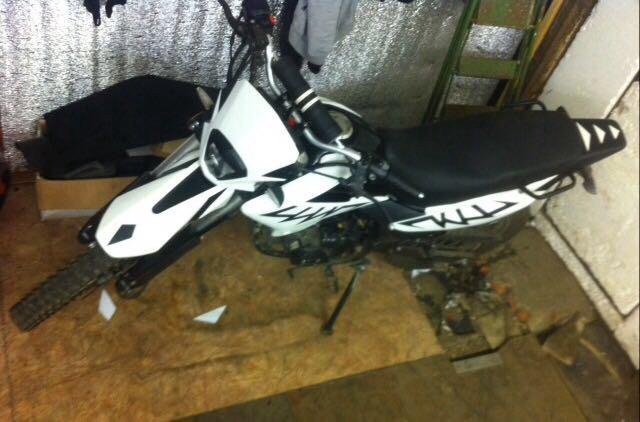 Racer 150 gy пластик. Рейсер пантера наклейки. Эндуро рейсер пантера. Глушитель на racer panther 250. Рейсер пантера 250 зеленый.