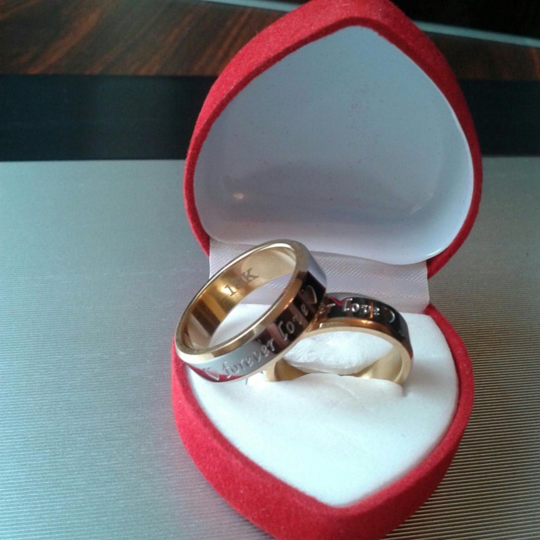 Обручальное кольцо с сердцем
