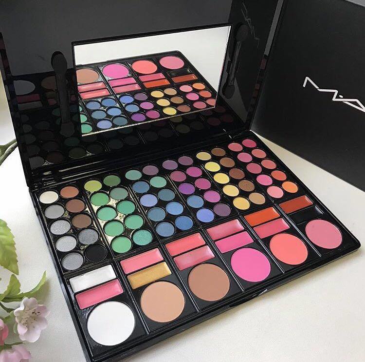 Большая палетка цветных теней. Большая палетка теней. Палетка петмайнграт. Тени сиате палетка роуз. Палетка теней 88 цветов.