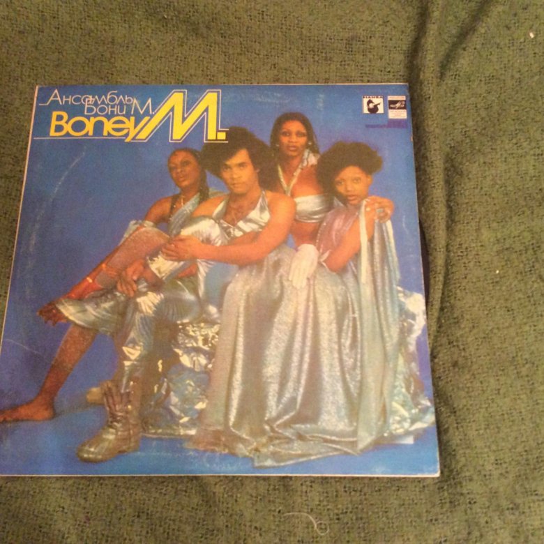 Бони м синий. Бони м 80-х. Boney m виниловые пластинки. Винил Бони м. Бони м кассета.