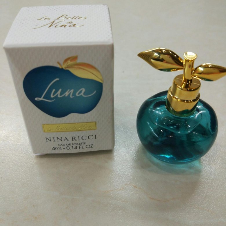 Nina ricci luna. Нина Риччи синее яблоко. Нина Ричи голубое яблоко. Духи Нина Ричи голубое яблоко. Парфюм Нина Ричи синее яблоко.